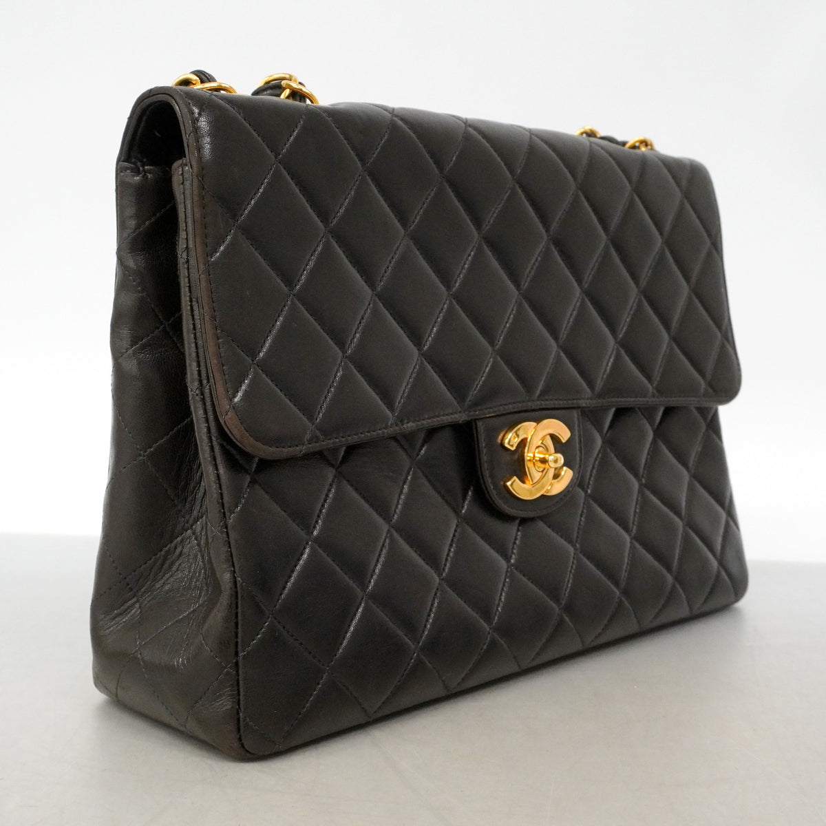 【6ib1822】シャネル ショルダーバッグ デカマトラッセ Wチェーン ラムスキン ブラック ゴールド金具【中古】レディース