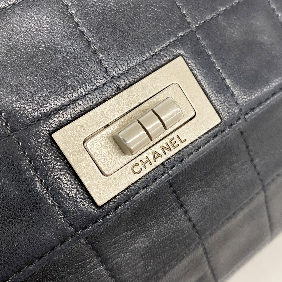 【6ib1882】シャネル ショルダーバッグ 2.55/チョコバー Wチェーン ラムスキン ブラック シルバー金具【中古】レディース