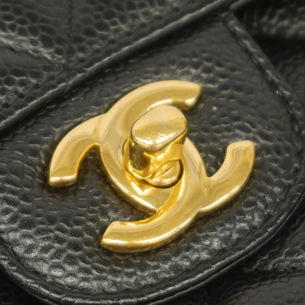 【6ib2063】シャネル ショルダーバッグ マトラッセ Wフラップ Wチェーン キャビアスキン ブラック ゴールド金具【中古】レディース