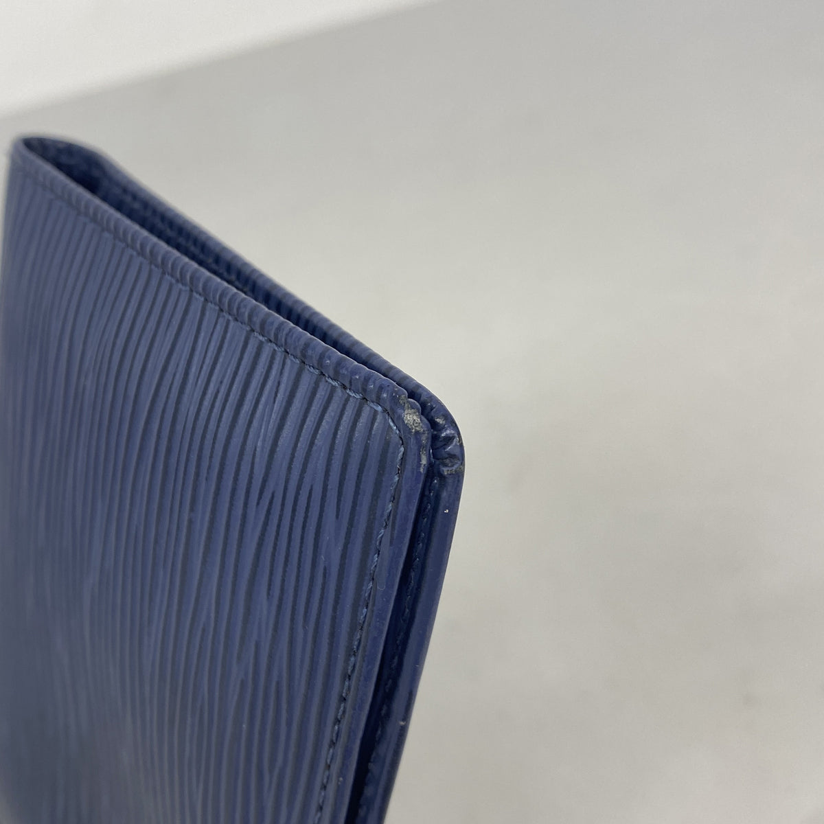 【6ib2121】ルイヴィトン パスケース エピ ポルト2カルトヴェルティカル M6320G ミルティーユ【中古】メンズ レディース ユニセックス