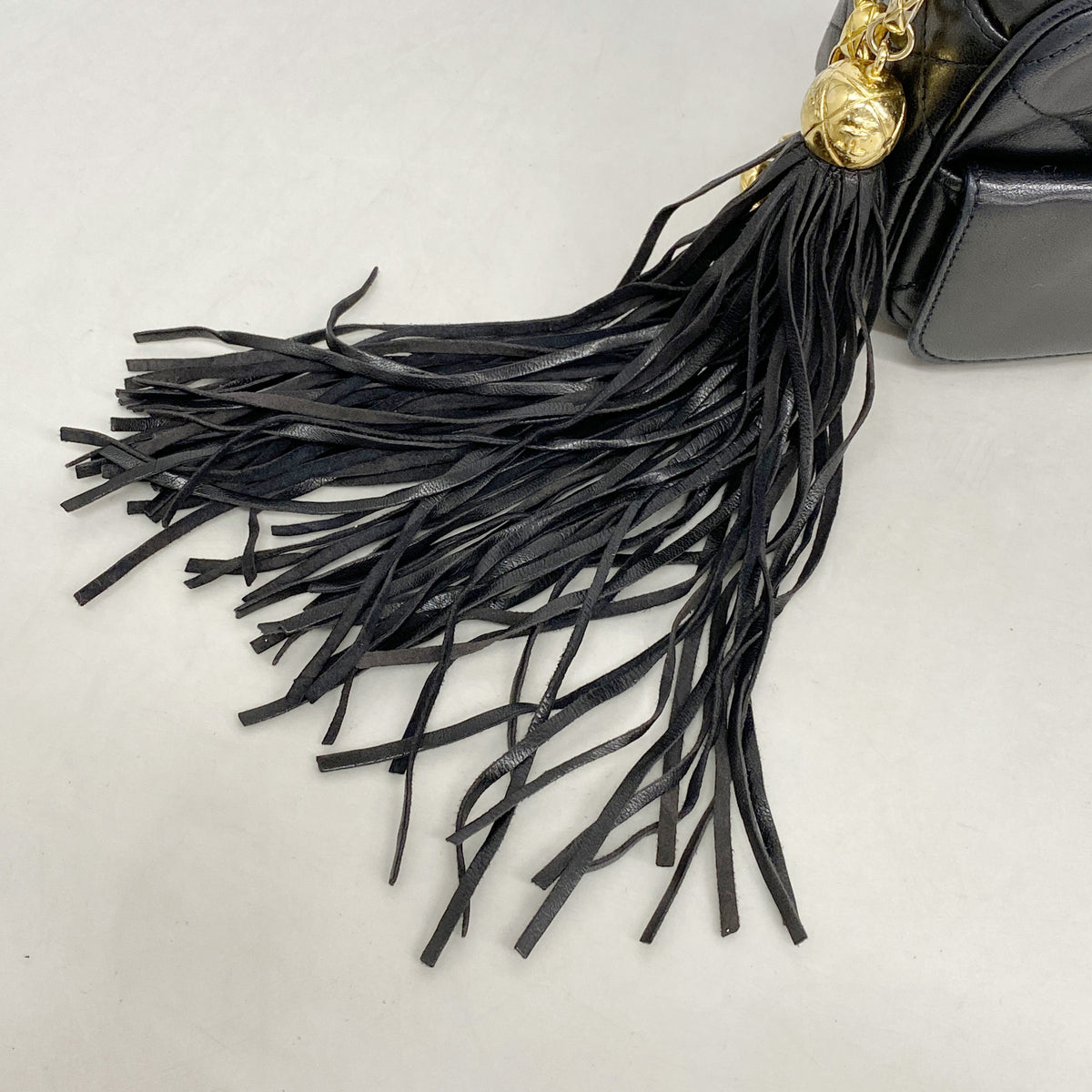 【6ib2124】シャネル ショルダーバッグ マトラッセ フリンジ付きチェーンショルダー ラムスキン ブラック ゴールド金具【中古】レディース