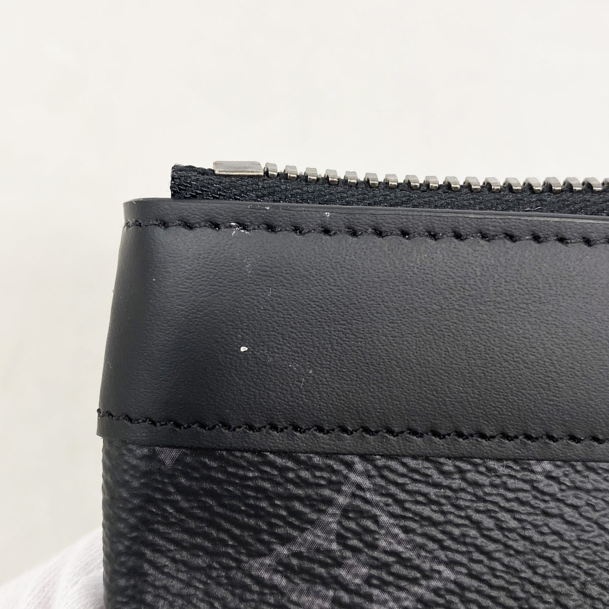 【6ib2174】ルイヴィトン ポーチ モノグラム・エクリプス ポシェットディスカバリーPM M44323 ブラック【中古】メンズ