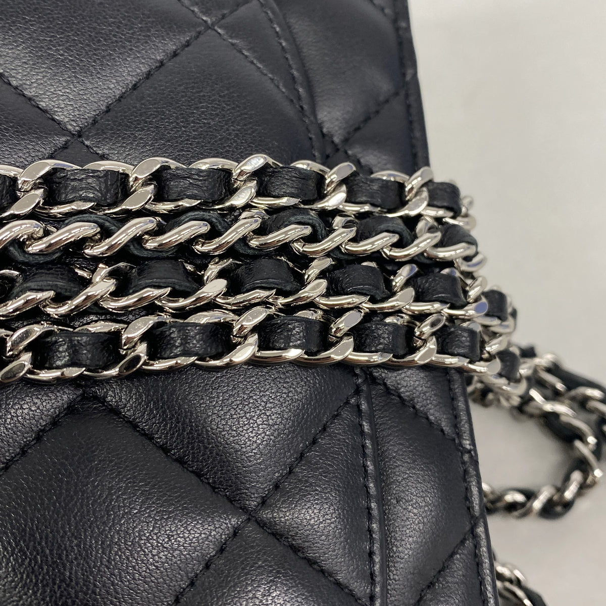 【6ib2189-h】シャネル ショルダーウォレット マトラッセ チェーンショルダー ラムスキン ブラック シルバー金具【中古】レディース