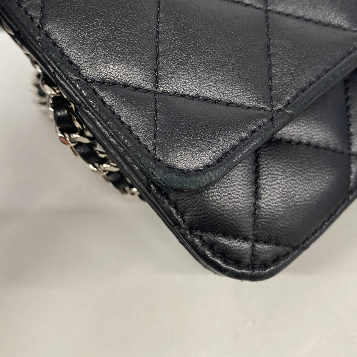 【6ib2189-h】シャネル ショルダーウォレット マトラッセ チェーンショルダー ラムスキン ブラック シルバー金具【中古】レディース