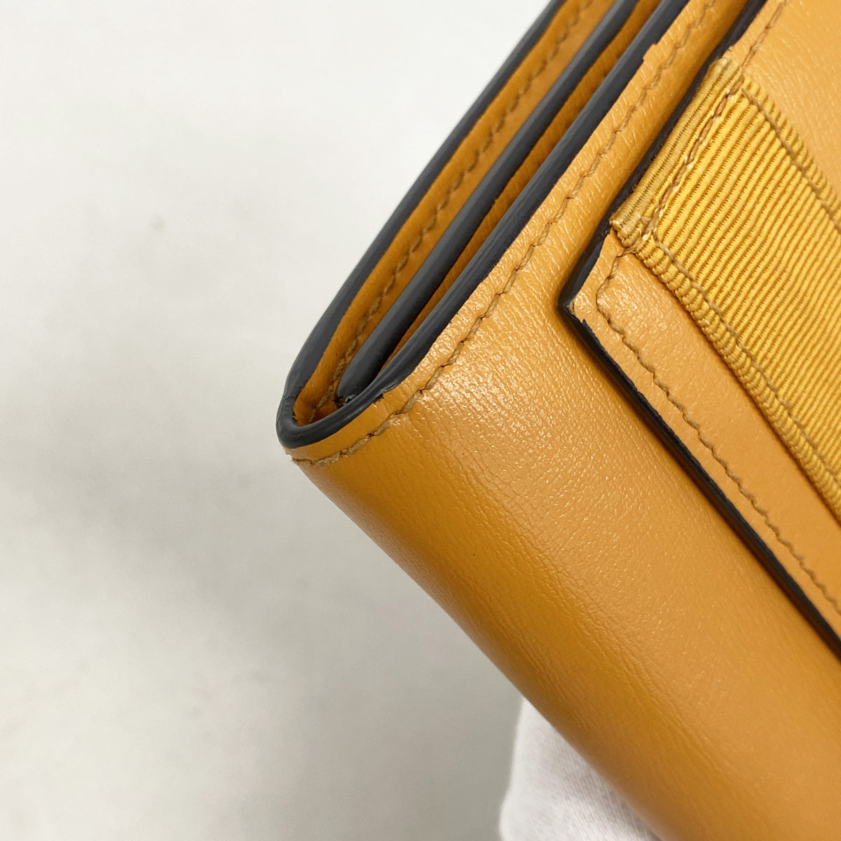 【6ib2201】サルヴァトーレフェラガモ 長財布 ヴァラ レザー オレンジ ゴールド金具【中古】レディース