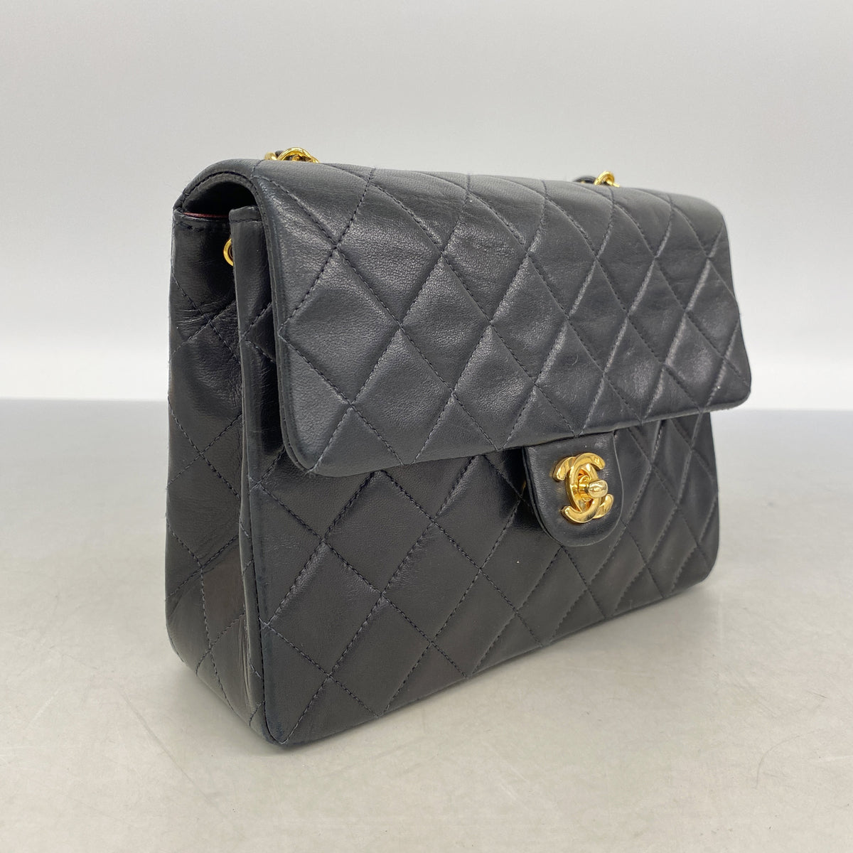 【6ib2250】シャネル ショルダーバッグ ミニマトラッセ チェーンショルダー ラムスキン ブラック ゴールド金具【中古】レディース