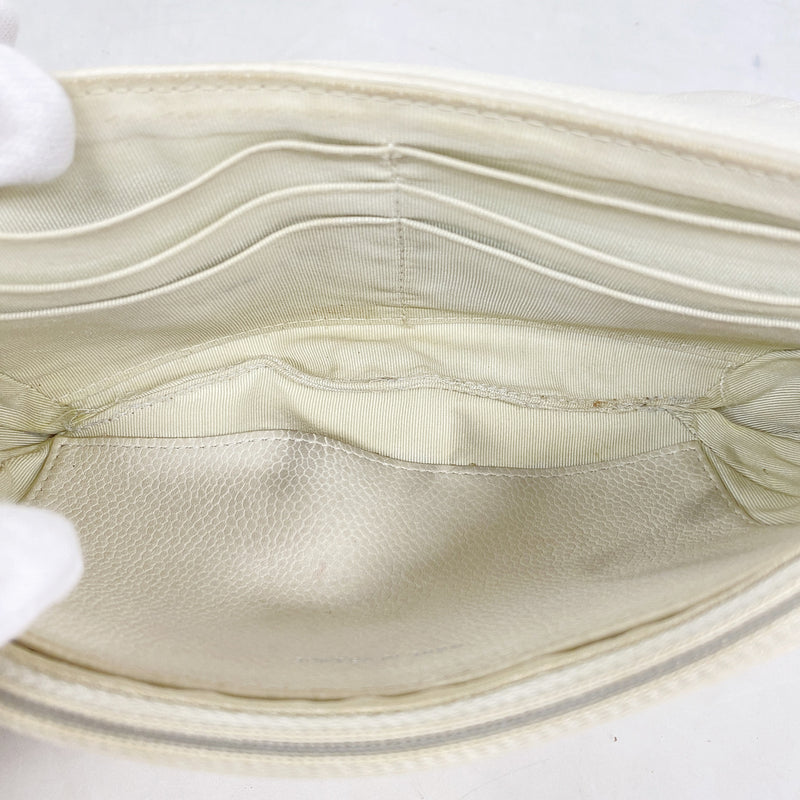 【6ib2265】シャネル ショルダーウォレット マトラッセ チェーンショルダー キャビアスキン ホワイト シルバー金具【中古】レディース