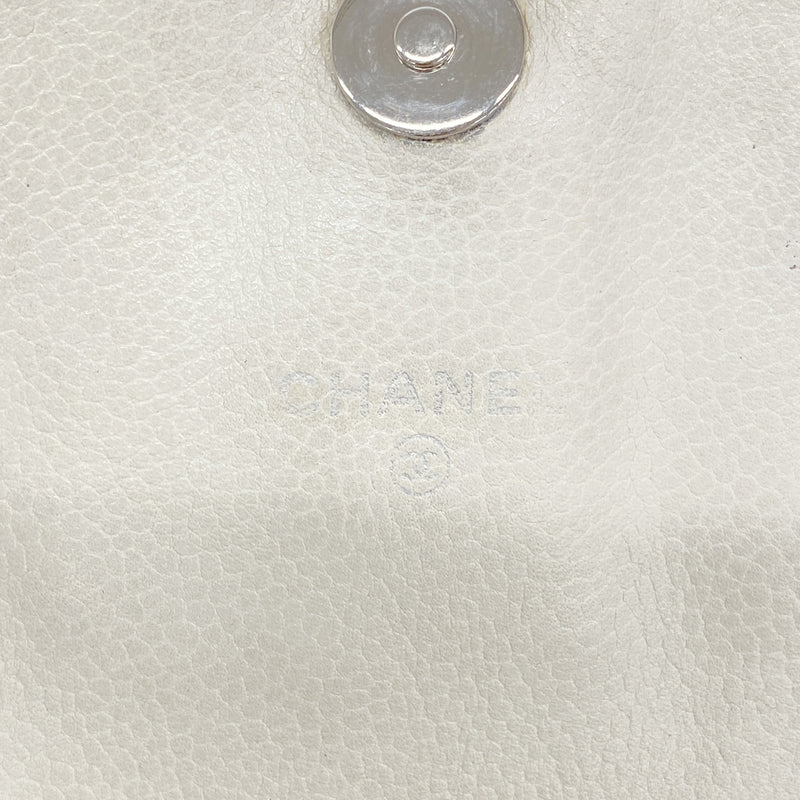 【6ib2265】シャネル ショルダーウォレット マトラッセ チェーンショルダー キャビアスキン ホワイト シルバー金具【中古】レディース