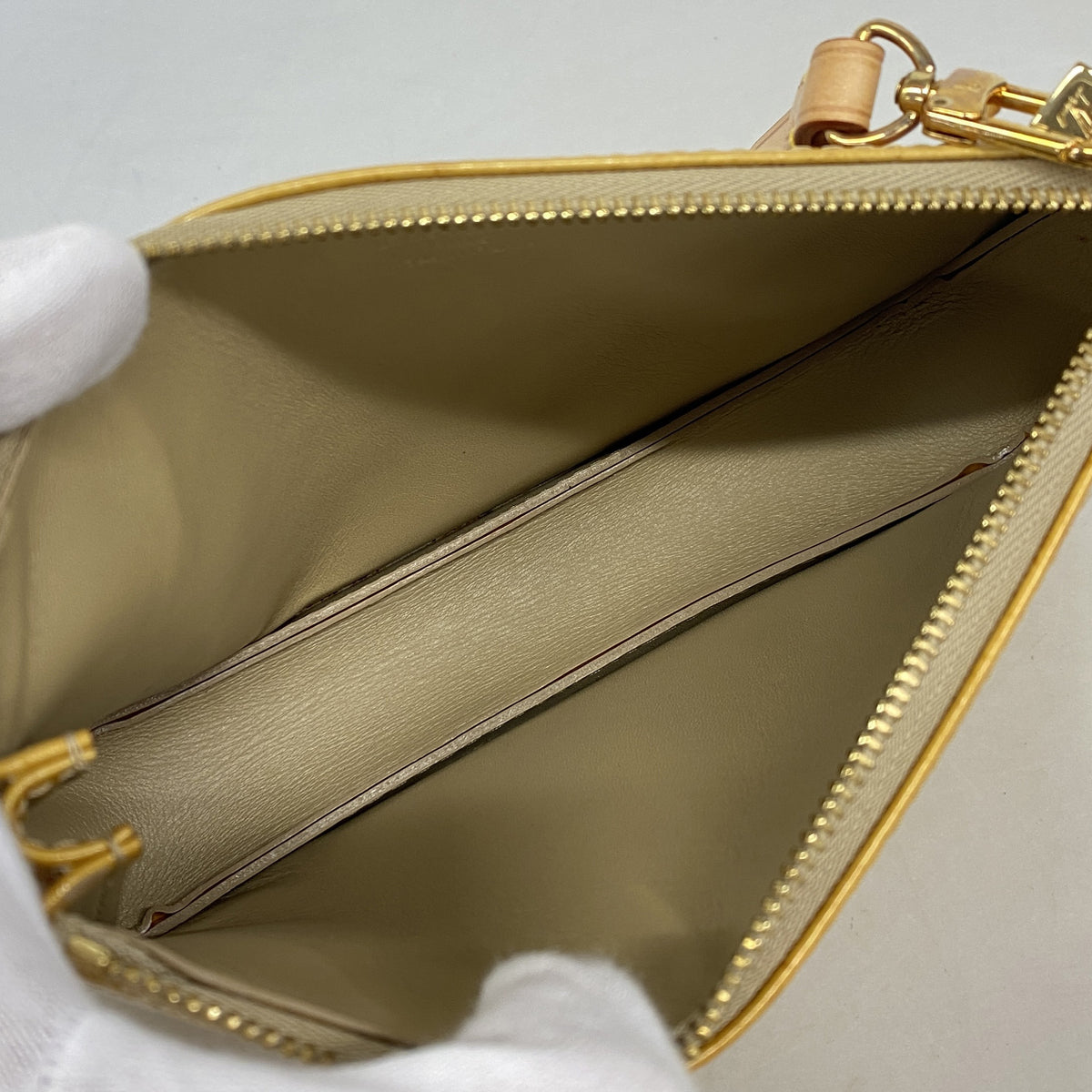 【6ib2279】ルイヴィトン ポーチ ヴェルニ レキシントン M91010 ベージュ【中古】レディース