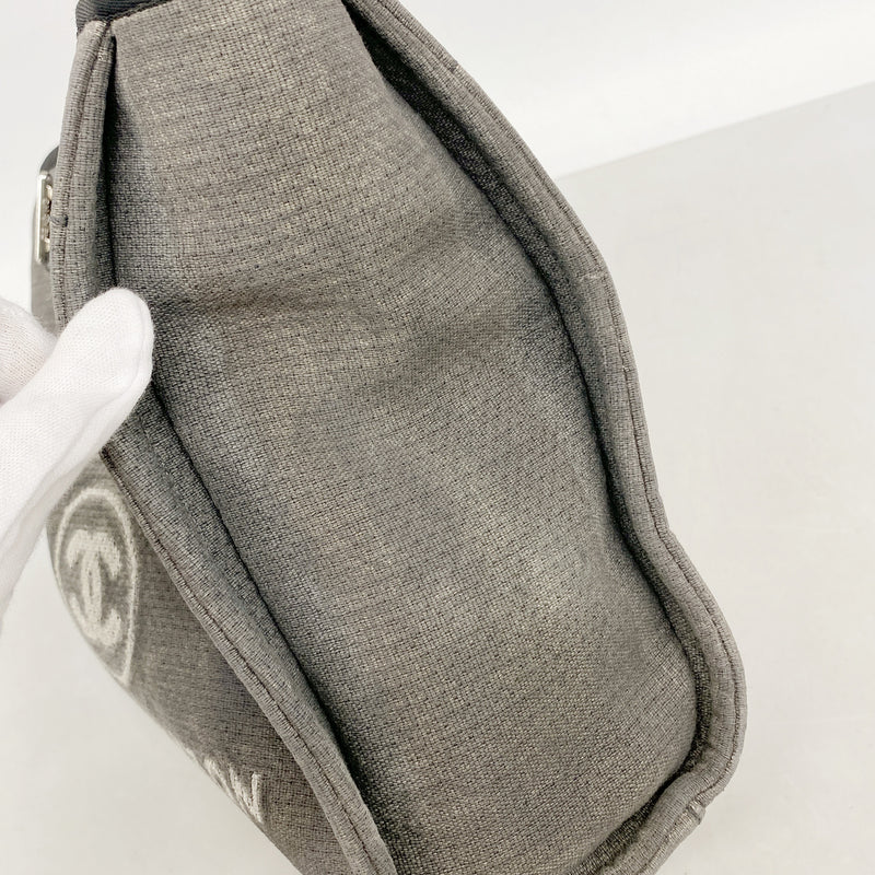 【6ib2305】シャネル チェーントート ドーヴィル キャンバス グレー シルバー金具【中古】レディース
