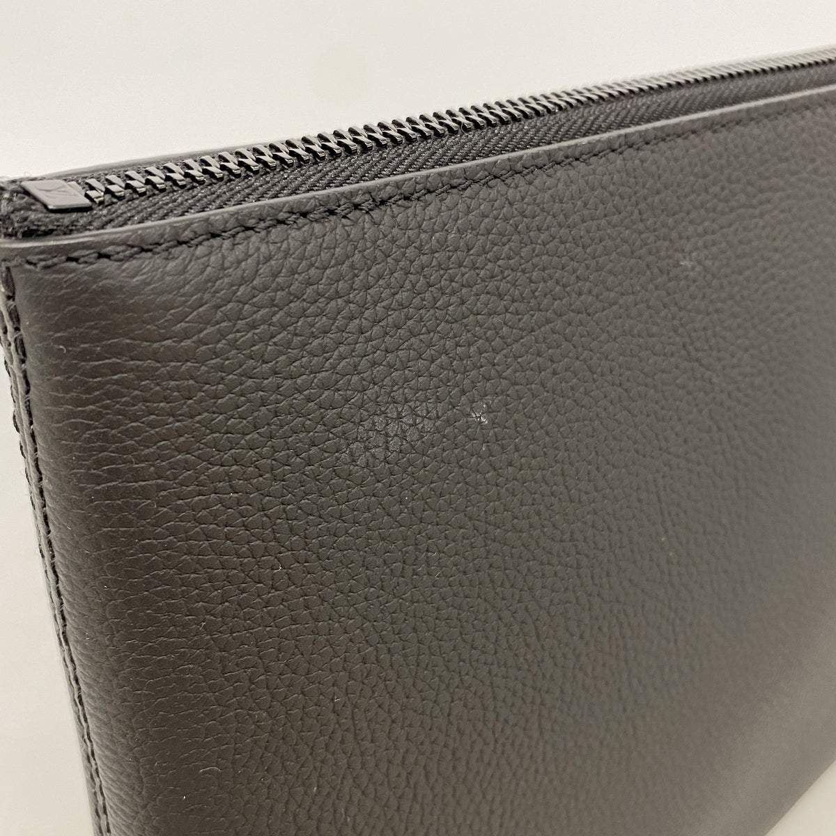 【6ib2307】ルイヴィトン クラッチバッグ アエログラム ポシェット IPAD M69837 ノワール【中古】メンズ