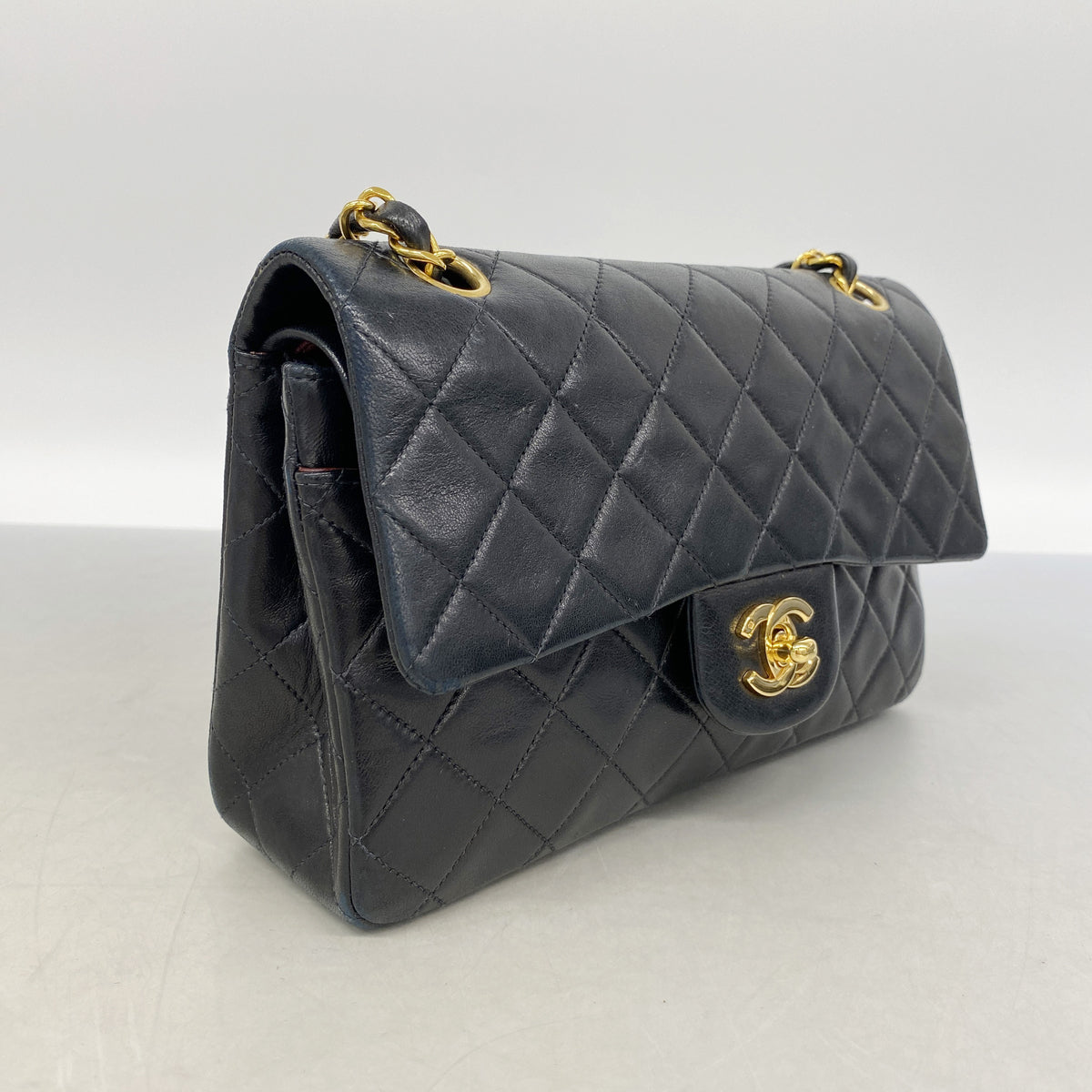 【6ib2338-h】シャネル ショルダーバッグ マトラッセ Wフラップ Wチェーン ラムスキン ブラック ゴールド金具【中古】レディース