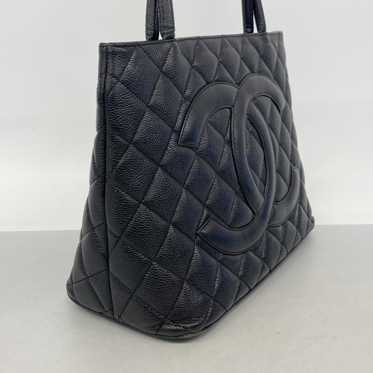 【6ib2396】シャネル トートバッグ 復刻トート キャビアスキン ブラック シルバー金具【中古】レディース