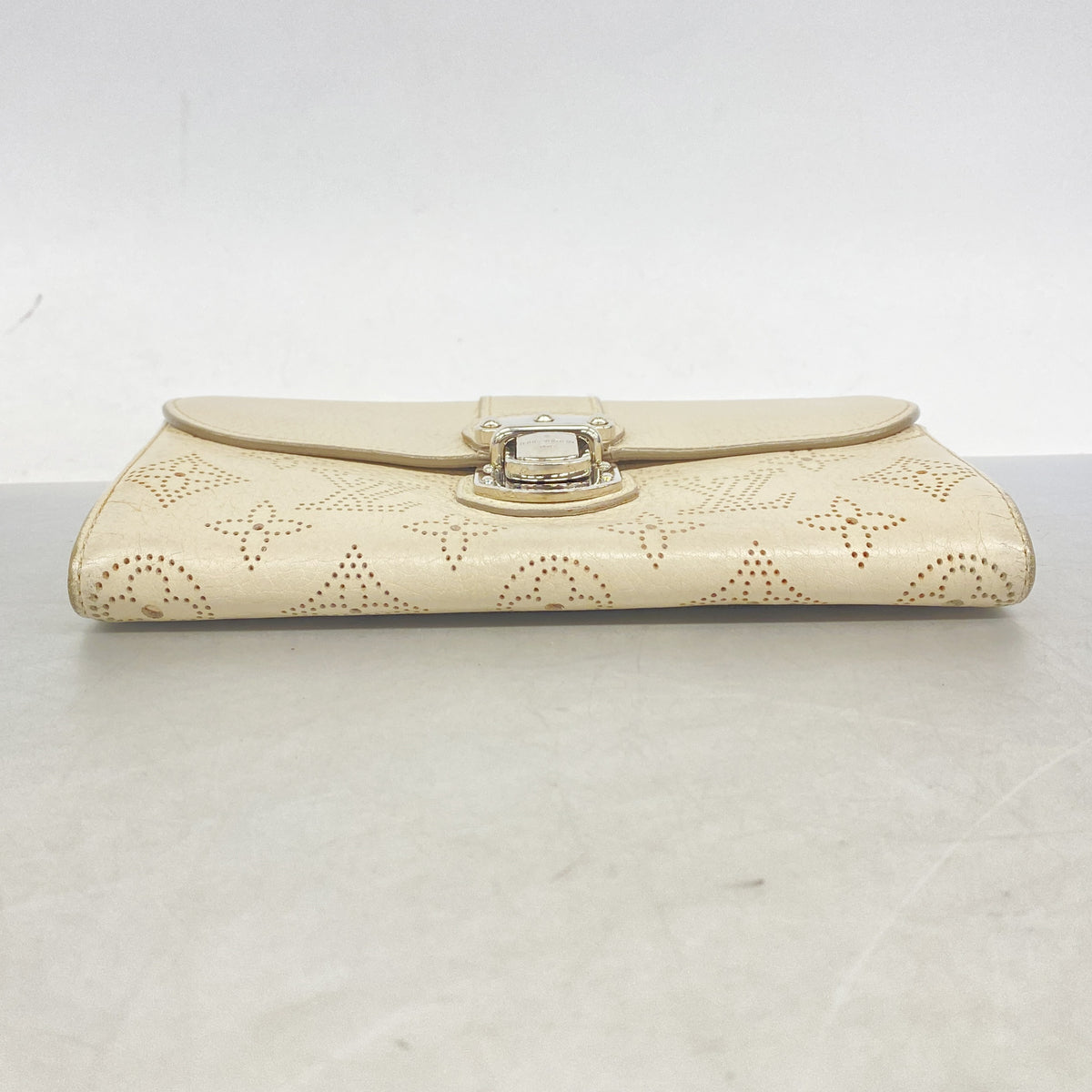 【6ib2414】ルイヴィトン 長財布 マヒナ ポルトフォイユイリス M58094 サーブル 【中古】レディース