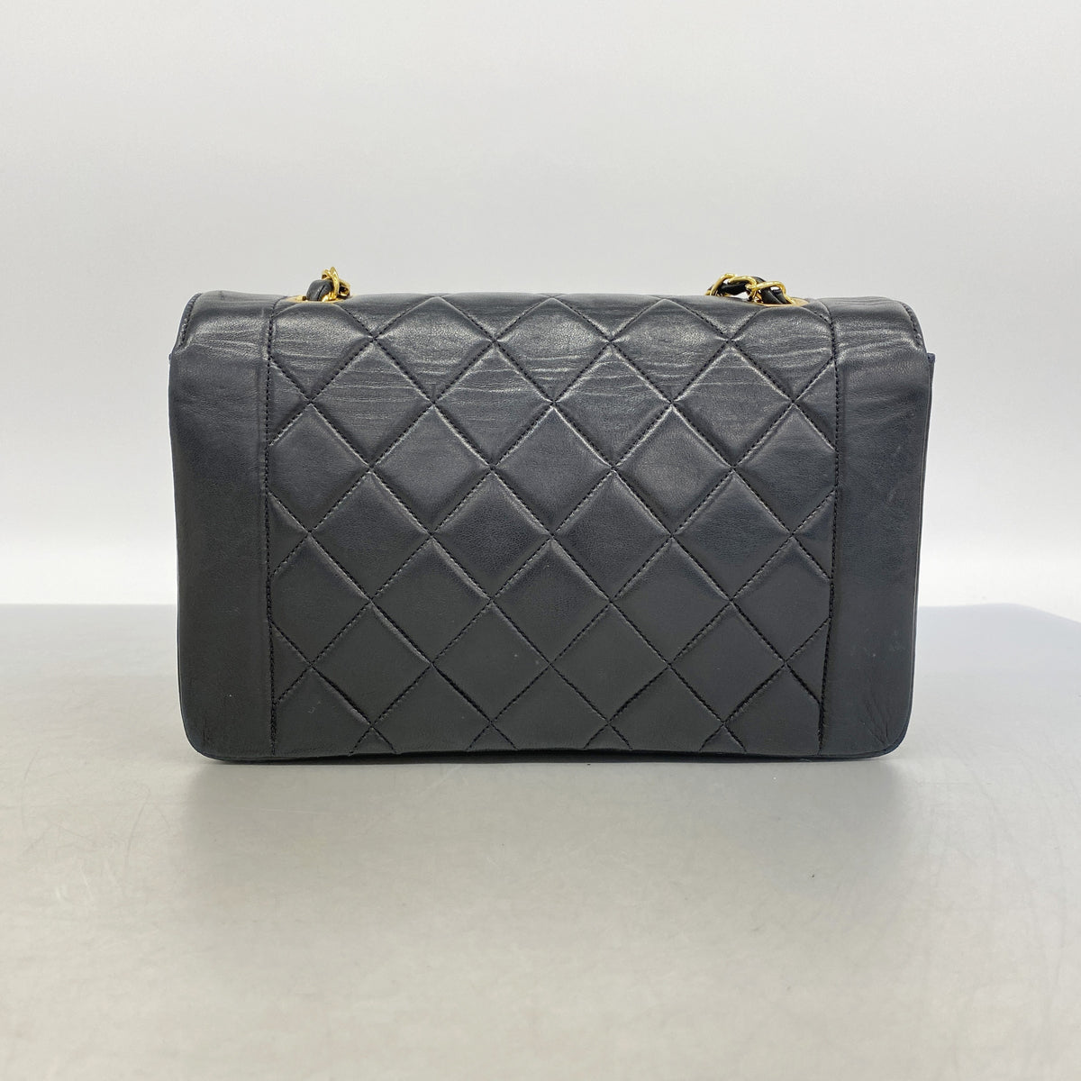 【6ib2435-h】シャネル ショルダーバッグ ダイアナ チェーンショルダー ラムスキン ブラック ゴールド金具【中古】レディース