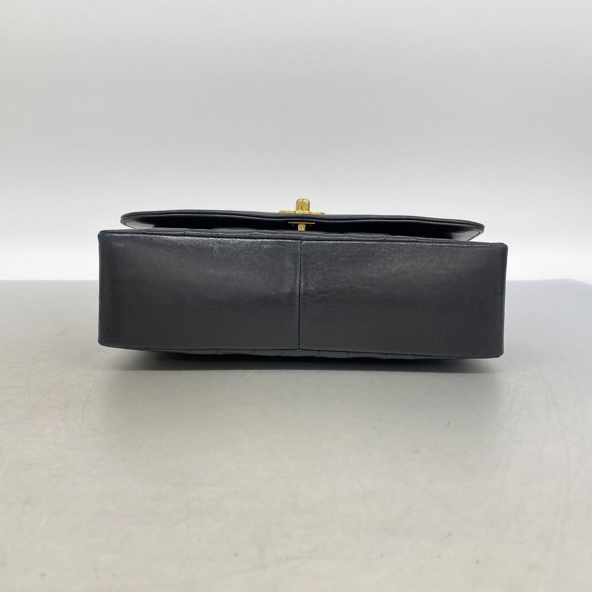 【6ib2435-h】シャネル ショルダーバッグ ダイアナ チェーンショルダー ラムスキン ブラック ゴールド金具【中古】レディース