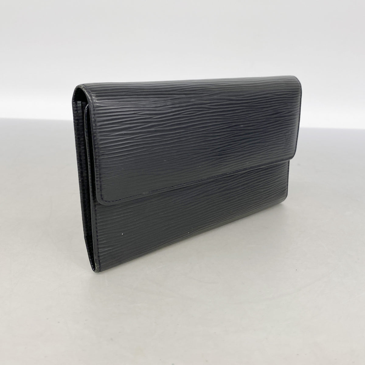 【6ib2463】ルイヴィトン 三つ折り長財布 エピ ポルトトレゾールインターナショナル M63382 ノワール【中古】メンズ レディース ユニセックス