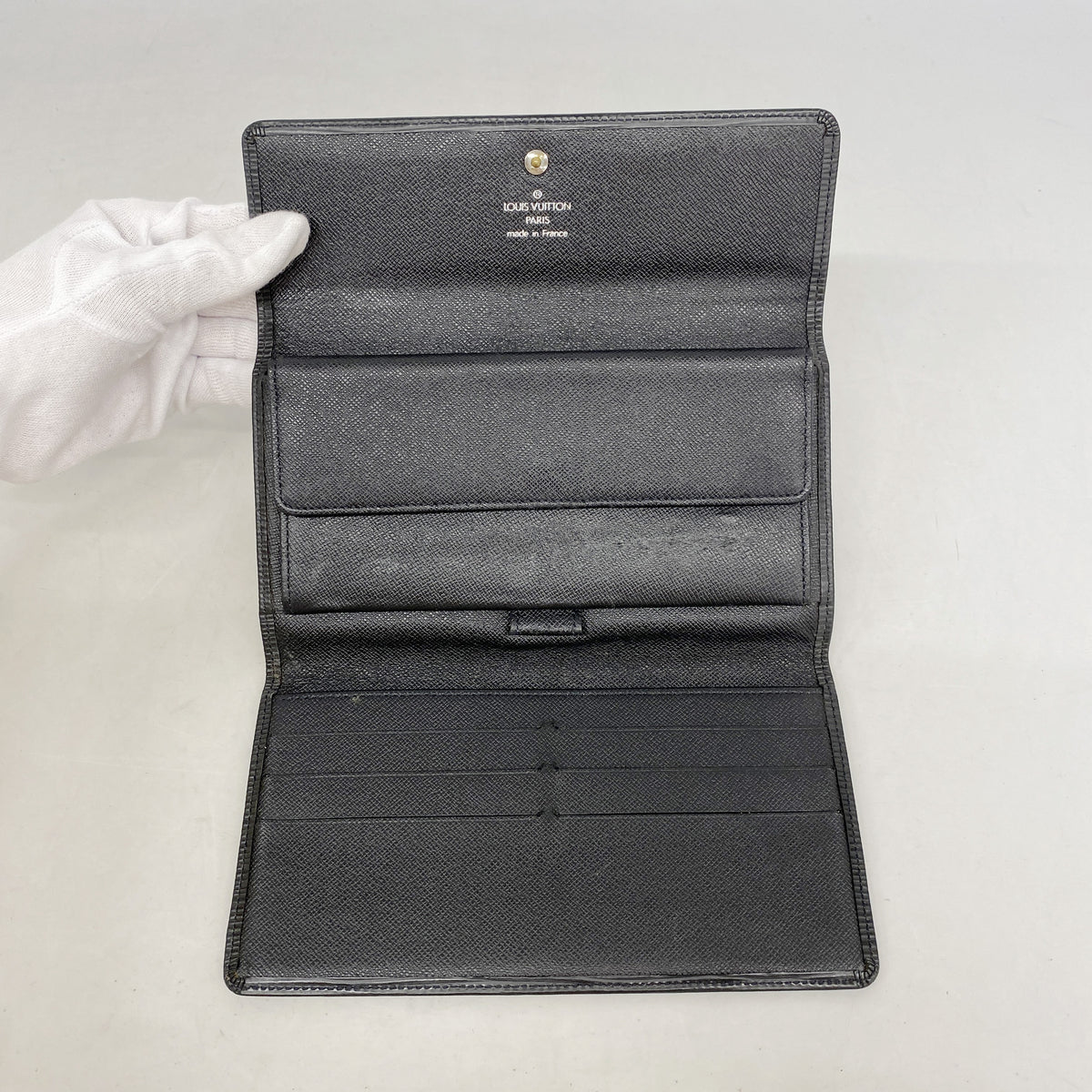 【6ib2463】ルイヴィトン 三つ折り長財布 エピ ポルトトレゾールインターナショナル M63382 ノワール【中古】メンズ レディース ユニセックス