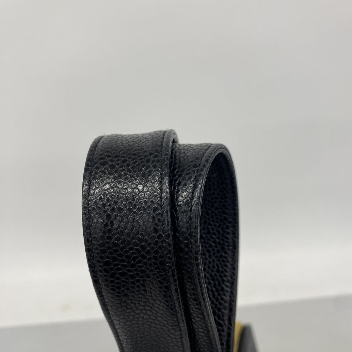 【6ib2487】シャネル ショルダーバッグ キャビアスキン ブラック ゴールド金具【中古】レディース