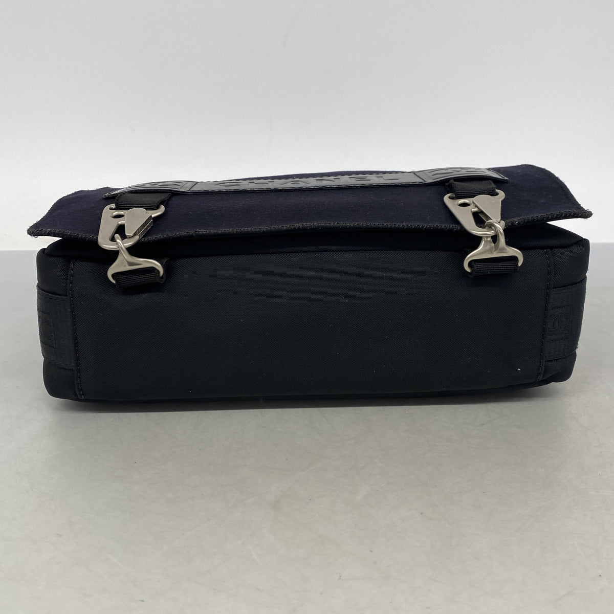 【6ib2496】シャネル ショルダーバッグ スポーツ ナイロン フェルト ブラック シルバー金具【中古】レディース