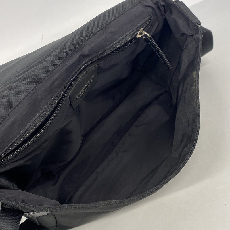【6ib2496】シャネル ショルダーバッグ スポーツ ナイロン フェルト ブラック シルバー金具【中古】レディース