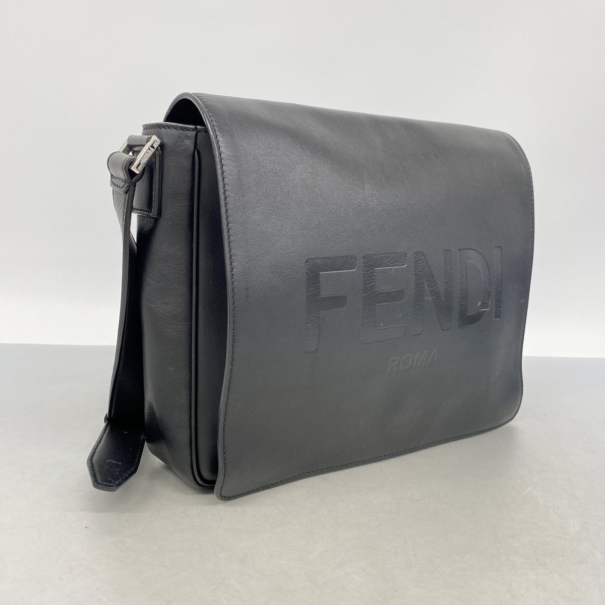 【6ib2536】フェンディ ショルダーバッグ レザー ブラック シルバー金具【中古】レディース