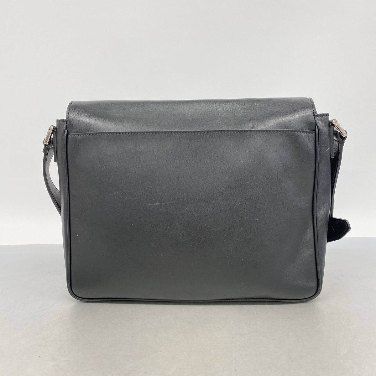 【6ib2536】フェンディ ショルダーバッグ レザー ブラック シルバー金具【中古】レディース