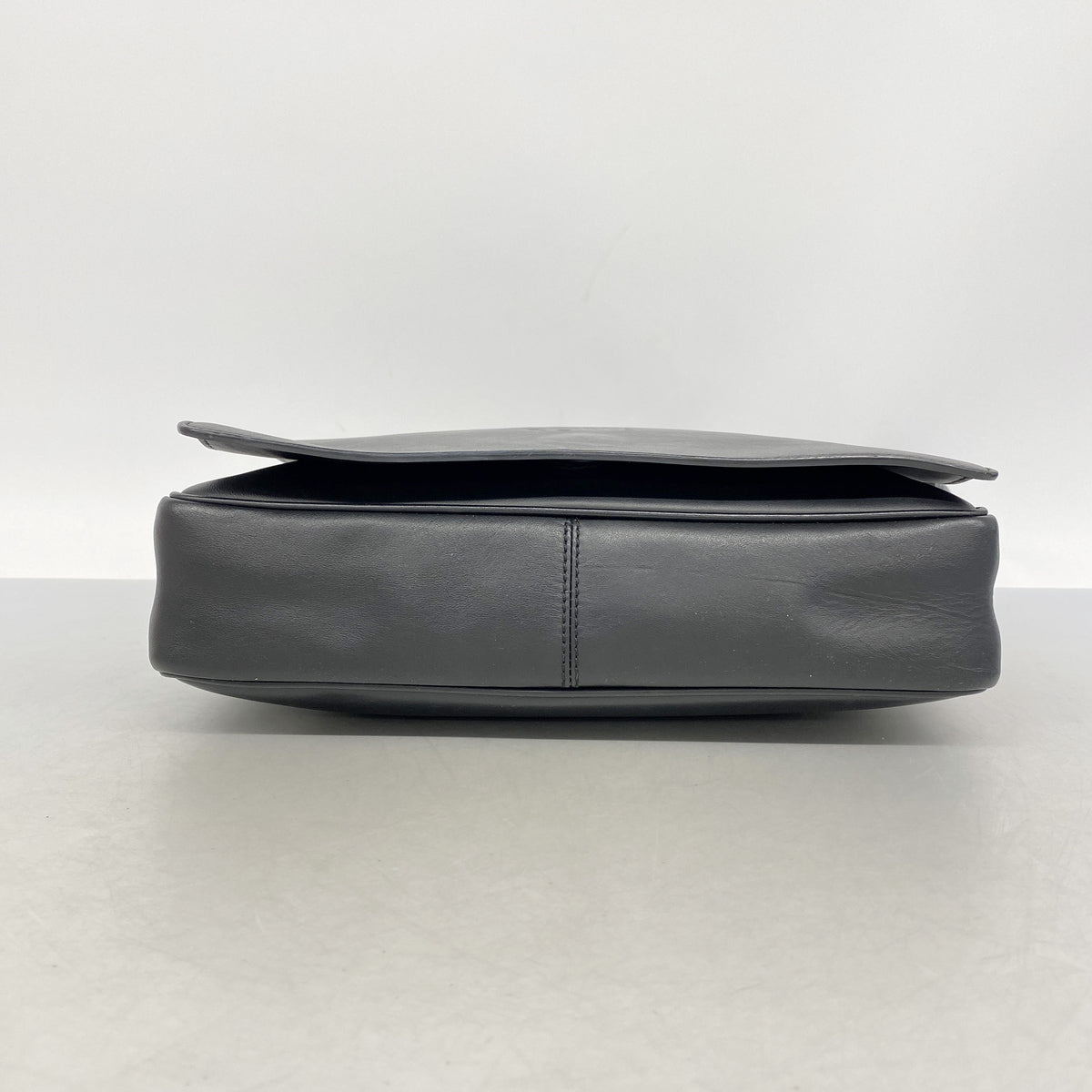 【6ib2536】フェンディ ショルダーバッグ レザー ブラック シルバー金具【中古】レディース