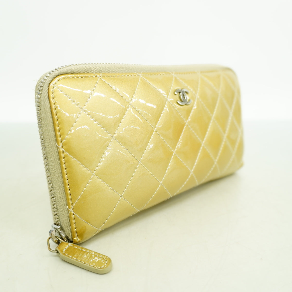 【6ib2548】シャネル 長財布 マトラッセ パテントレザー ベージュ シルバー金具【中古】レディース