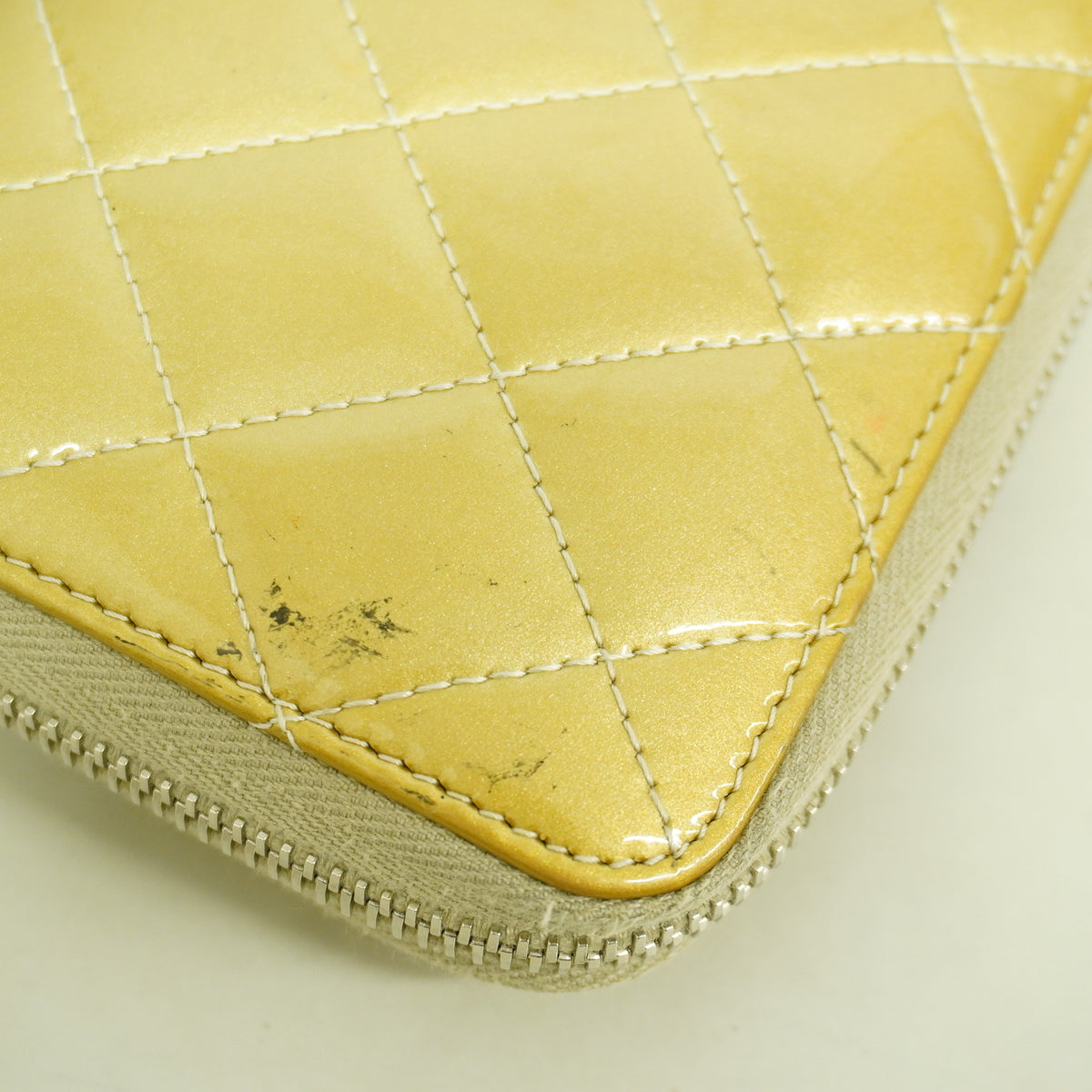 【6ib2548】シャネル 長財布 マトラッセ パテントレザー ベージュ シルバー金具【中古】レディース