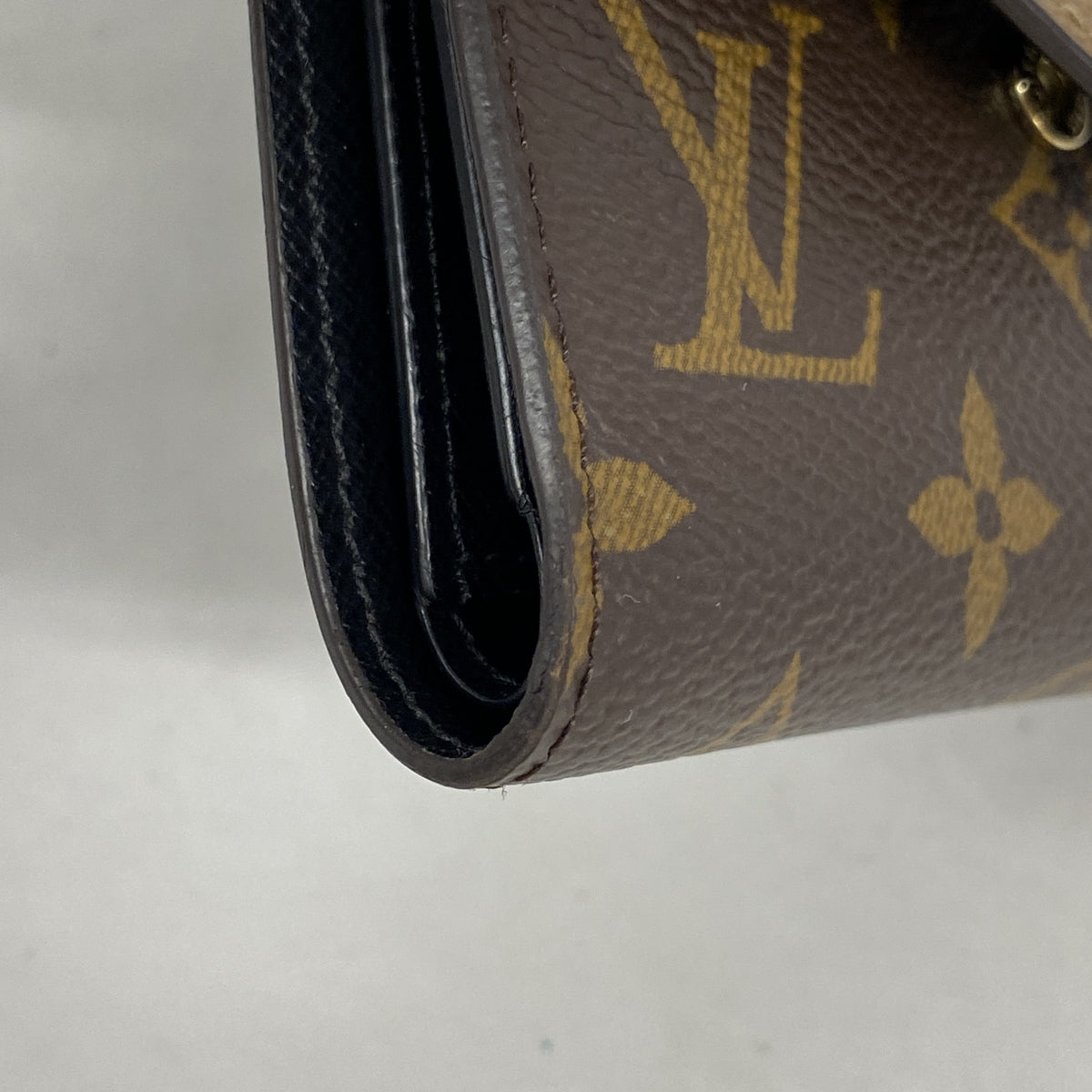 【6ib2574】ルイヴィトン 三つ折り財布 モノグラム・リバース ポルトフォイユヴィクトリーヌ M81557 ブラウン【中古】レディース