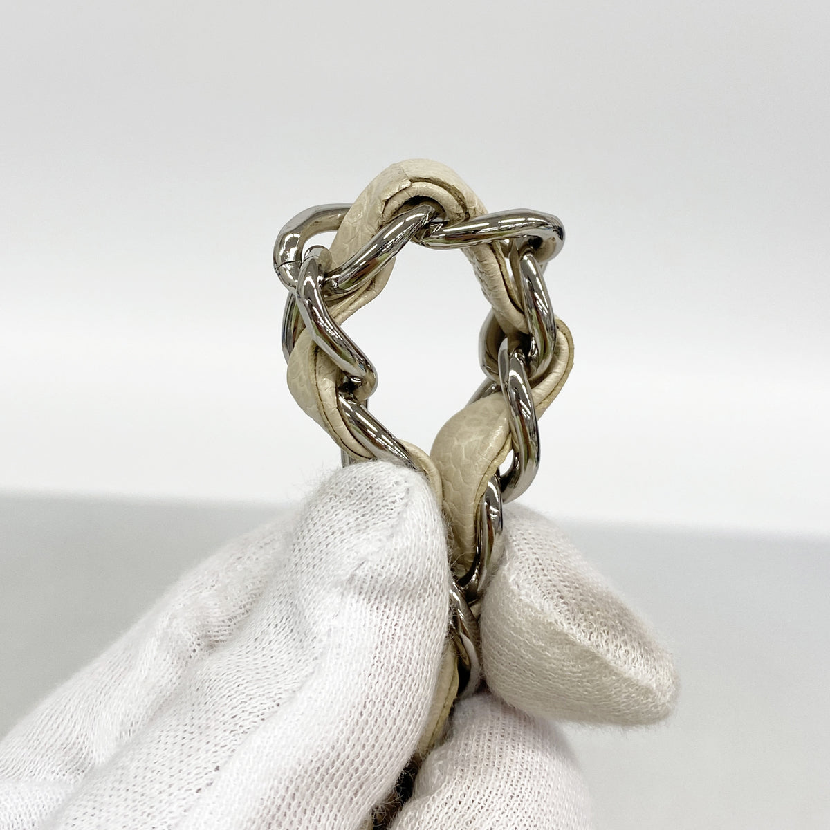 【6ib2607】シャネル ショルダーバッグ マトラッセ チェーンショルダー キャビアスキン アイボリー シルバー金具【中古】レディース