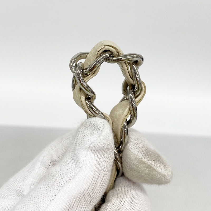【6ib2607】シャネル ショルダーバッグ マトラッセ チェーンショルダー キャビアスキン アイボリー シルバー金具【中古】レディース
