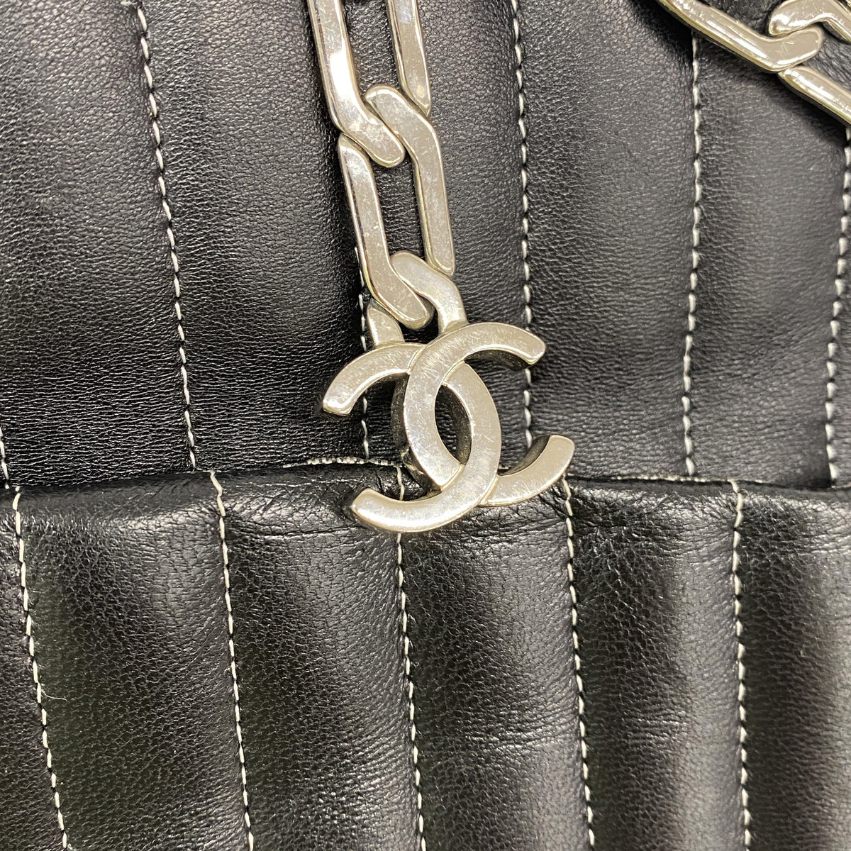 【6ib2629】シャネル チェーントート マドモアゼル ラムスキン ブラック シルバー金具【中古】レディース