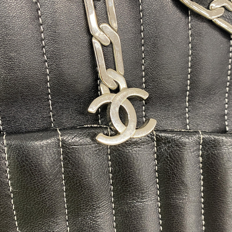 【6ib2629】シャネル チェーントート マドモアゼル ラムスキン ブラック シルバー金具【中古】レディース