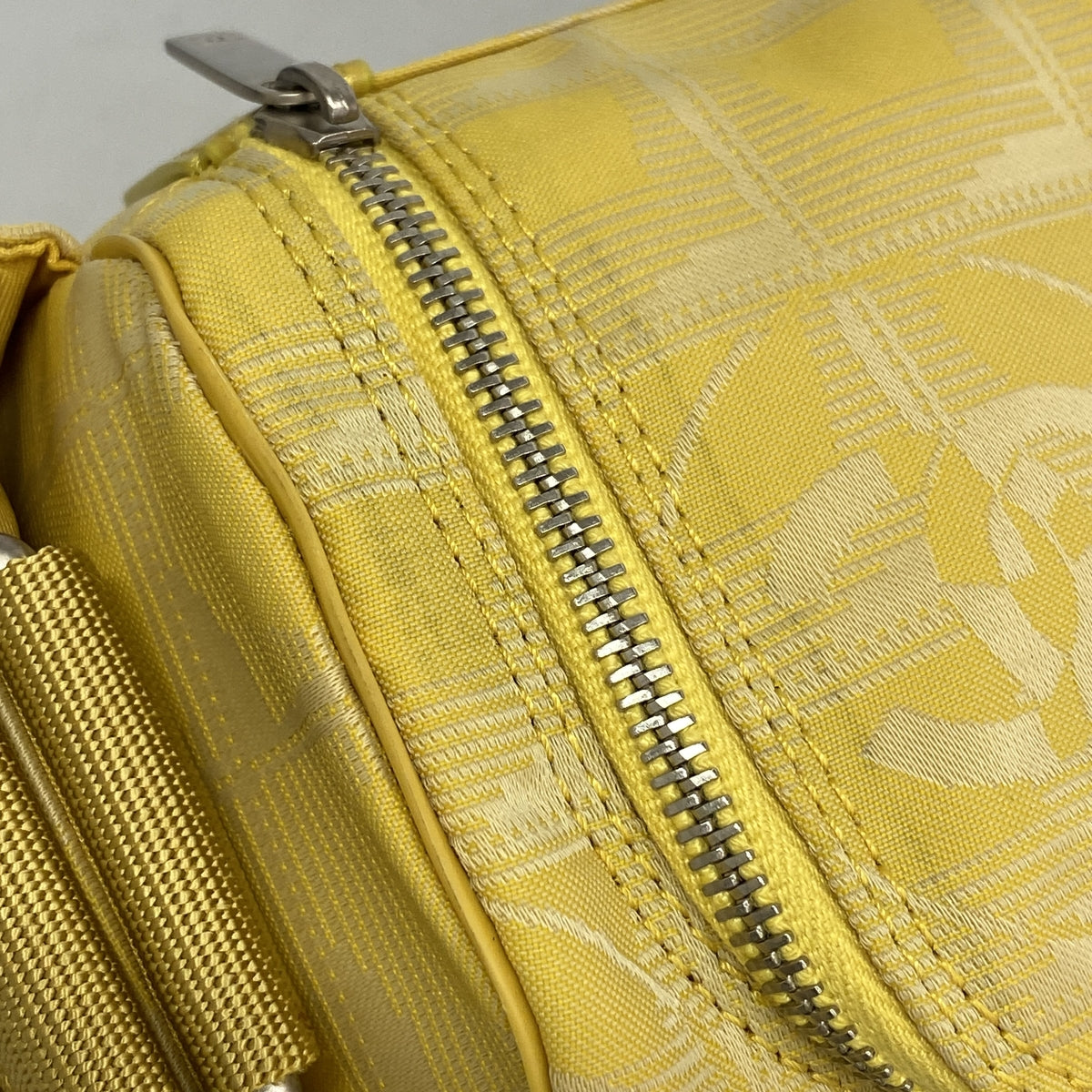 【6ib2764】シャネル ショルダーバッグ ニュートラベル ナイロン イエロー シルバー金具【中古】レディース