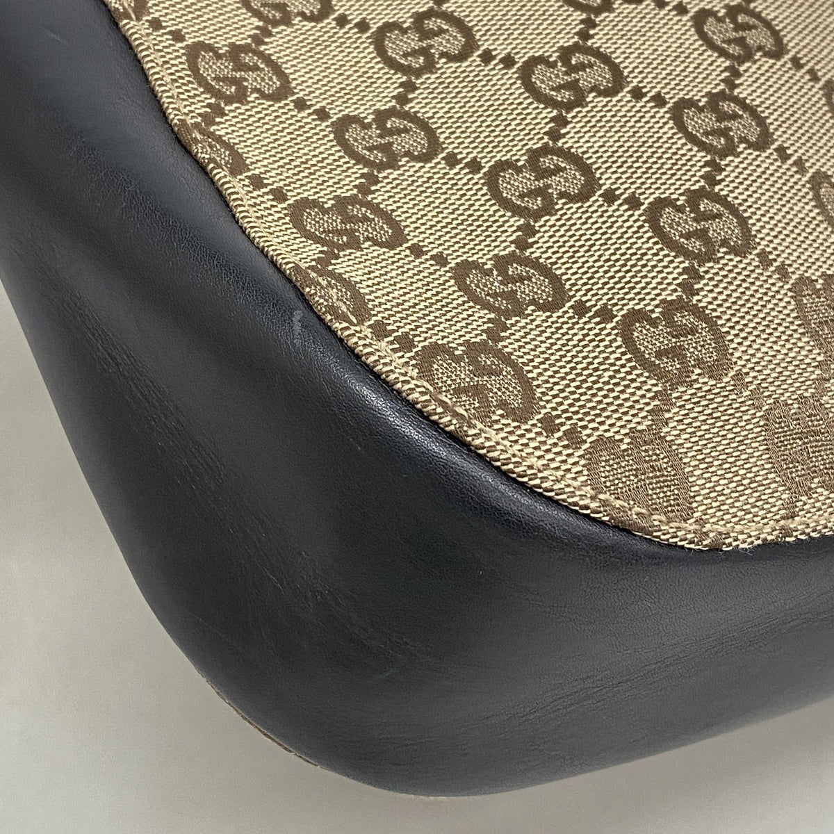 【6ib2782】グッチ ショルダーバッグ GGキャンバス 001 3746 キャンバス ベージュ シルバー金具【中古】レディース