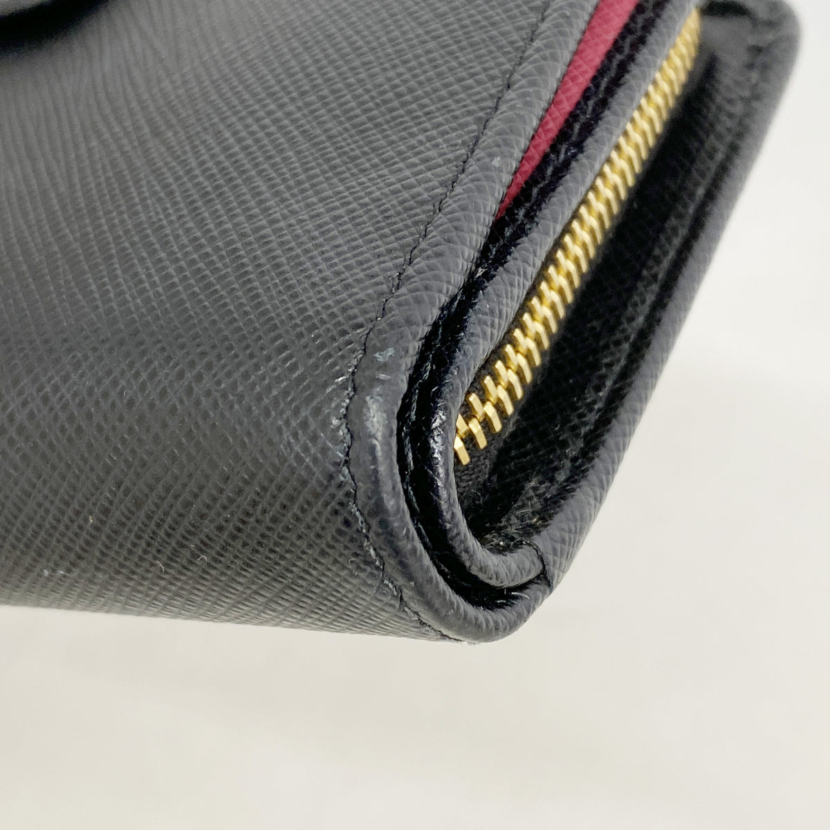 【6ib2803】プラダ 財布 サフィアーノ レザー ブラック ゴールド金具【中古】レディース