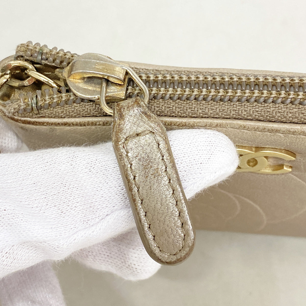 【6ib2812】シャネル コインケース カメリア ラムスキン ベージュ ゴールド金具【中古】レディース