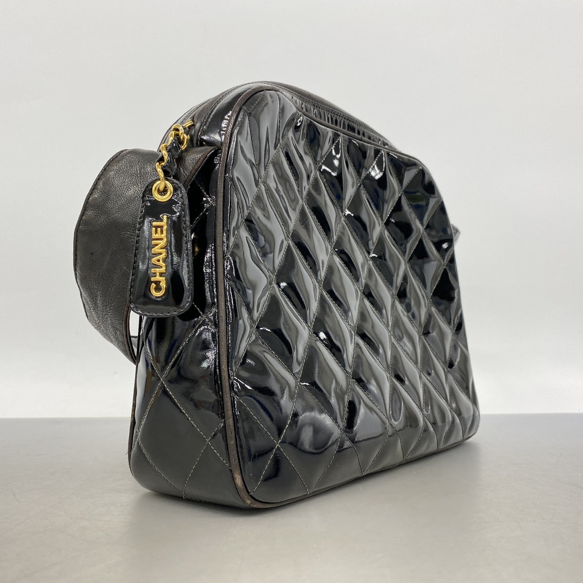 【6ib2817】シャネル ショルダーバッグ マトラッセ パテントレザー ブラック ゴールド金具【中古】レディース