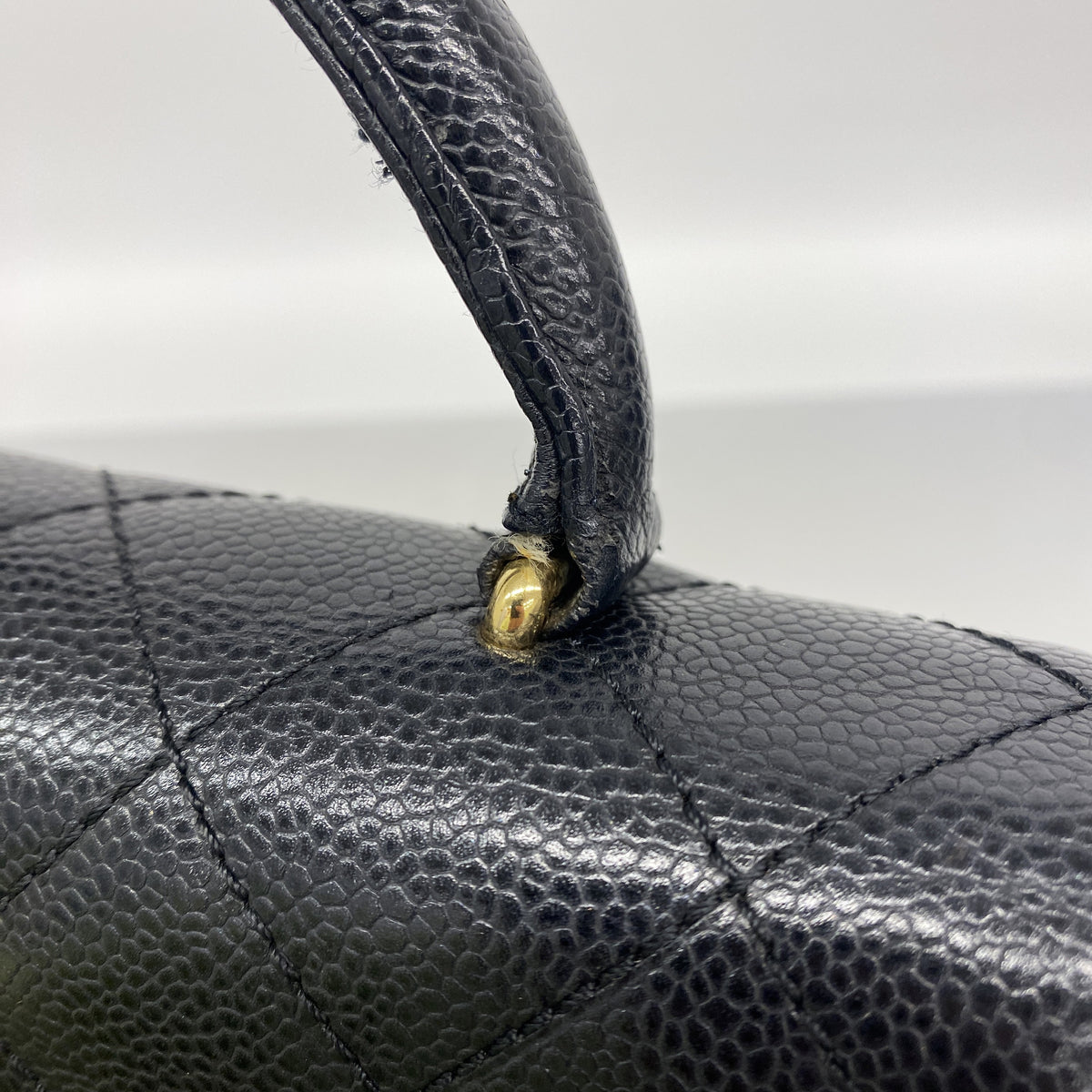 【6ib2825】シャネル ハンドバッグ マトラッセ キャビアスキン ブラック ゴールド金具【中古】レディース