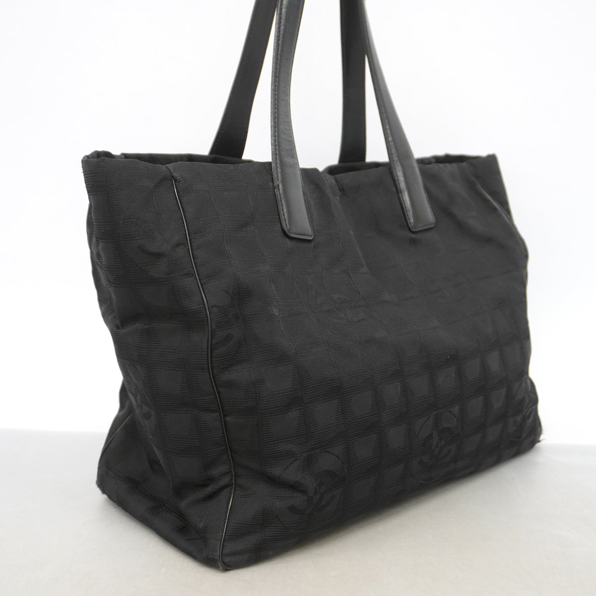 【6ib2830】シャネル トートバッグ ニュートラベル ナイロン ブラック ゴールド金具【中古】レディース