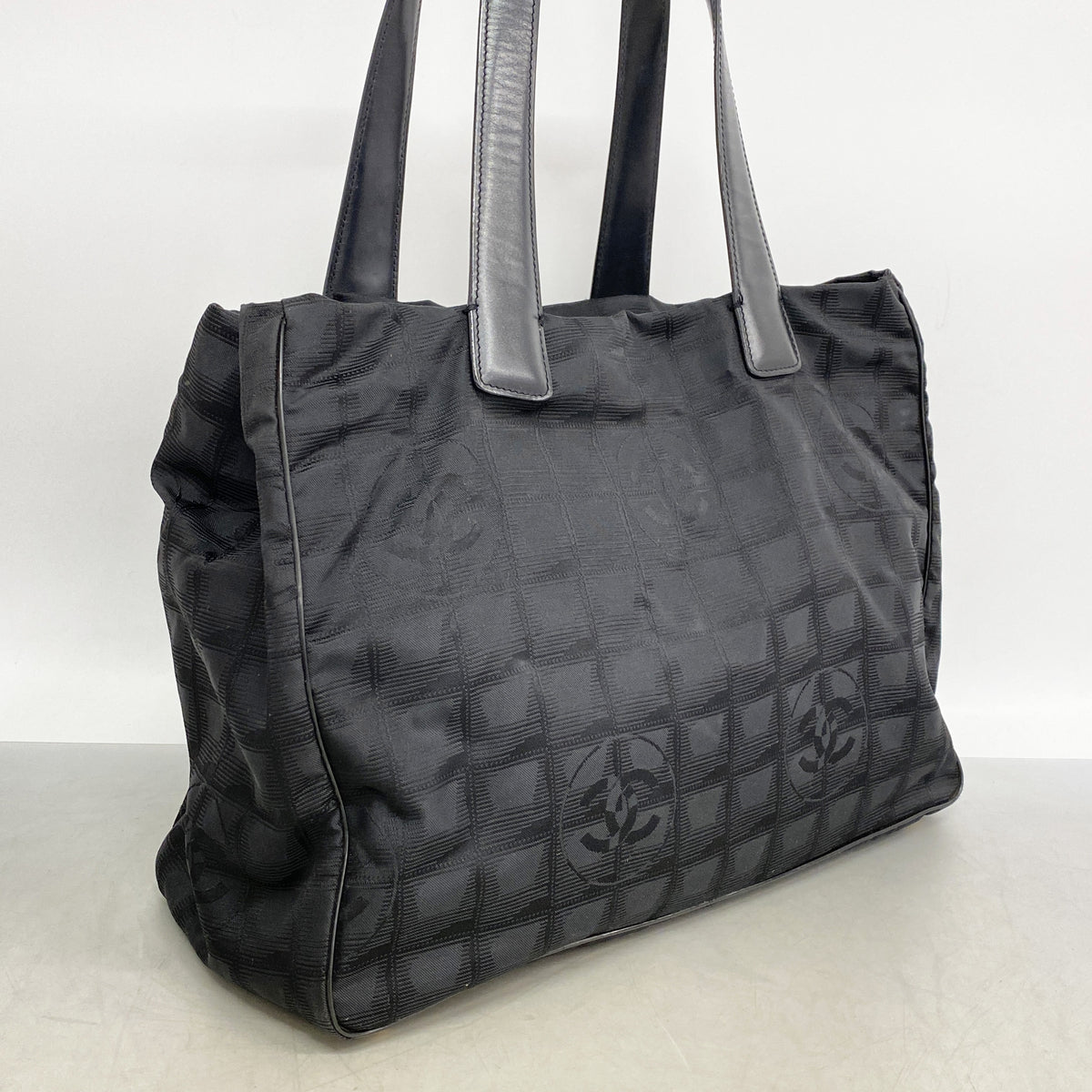 【6ib2842】シャネル トートバッグ ニュートラベル ナイロン ブラック シャンパンゴールド金具【中古】レディース