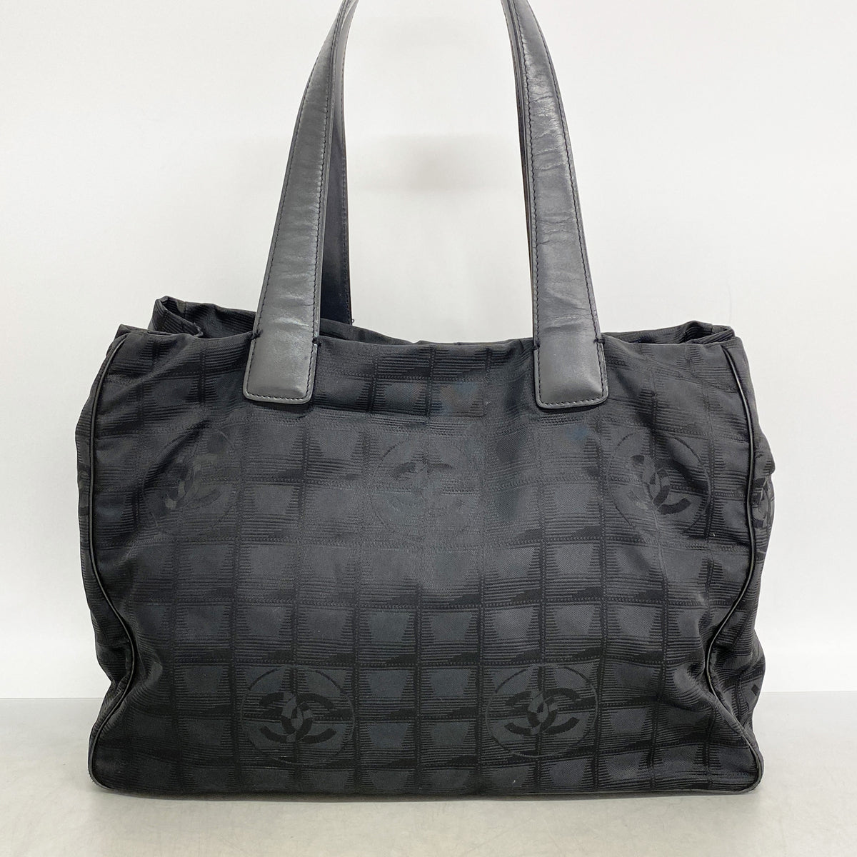 【6ib2842】シャネル トートバッグ ニュートラベル ナイロン ブラック シャンパンゴールド金具【中古】レディース