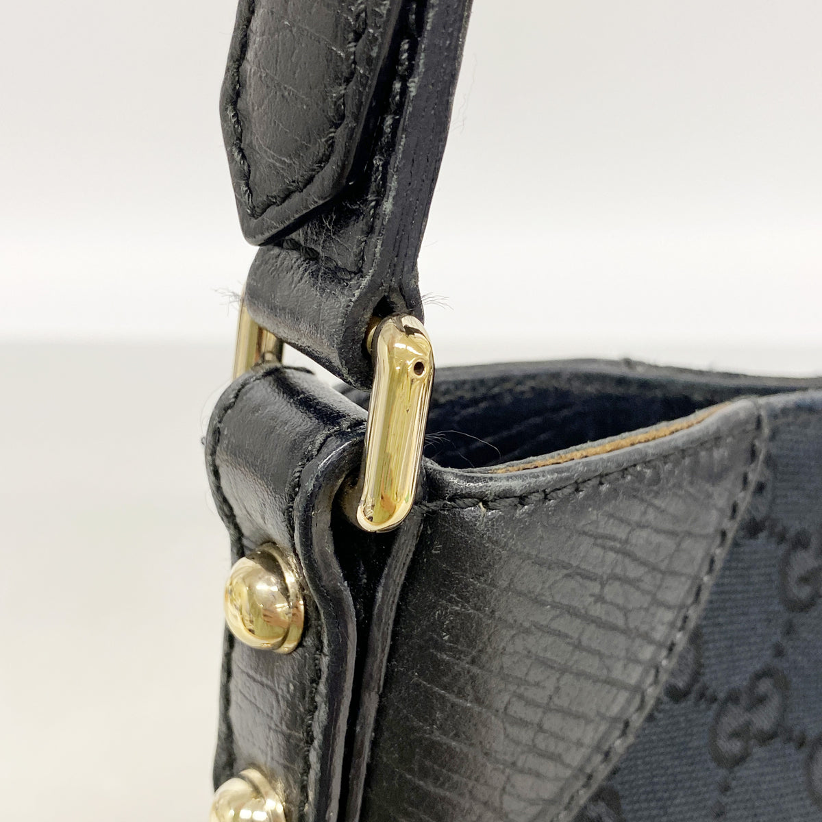 【6ic3017】グッチ ショルダーバッグ GGキャンバス 137388 キャンバス ブラック ゴールド金具【中古】レディース