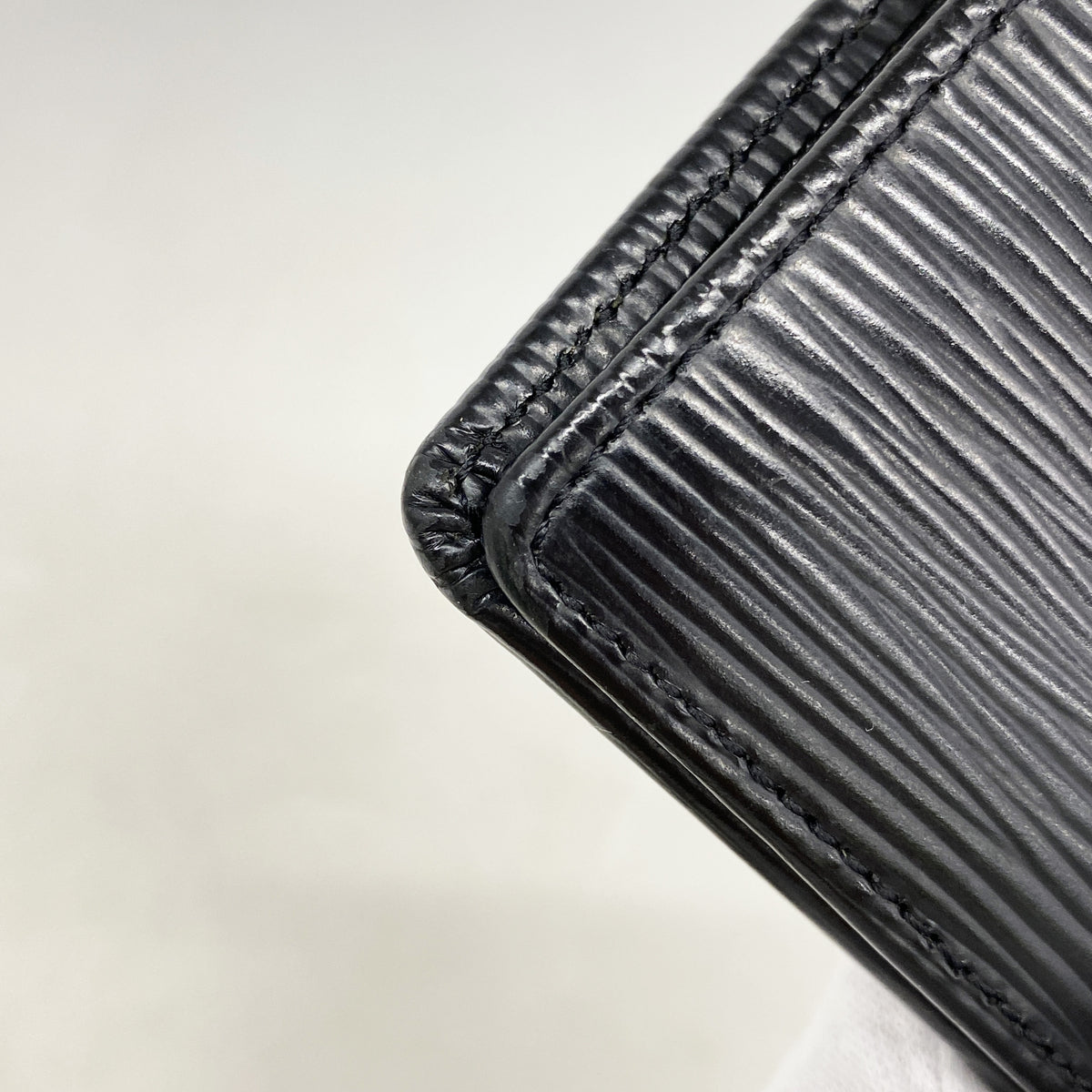 【6ic3024】ルイヴィトン 財布 エピ ポルトビエカルトクレディモネ M63542 ノワール【中古】メンズ