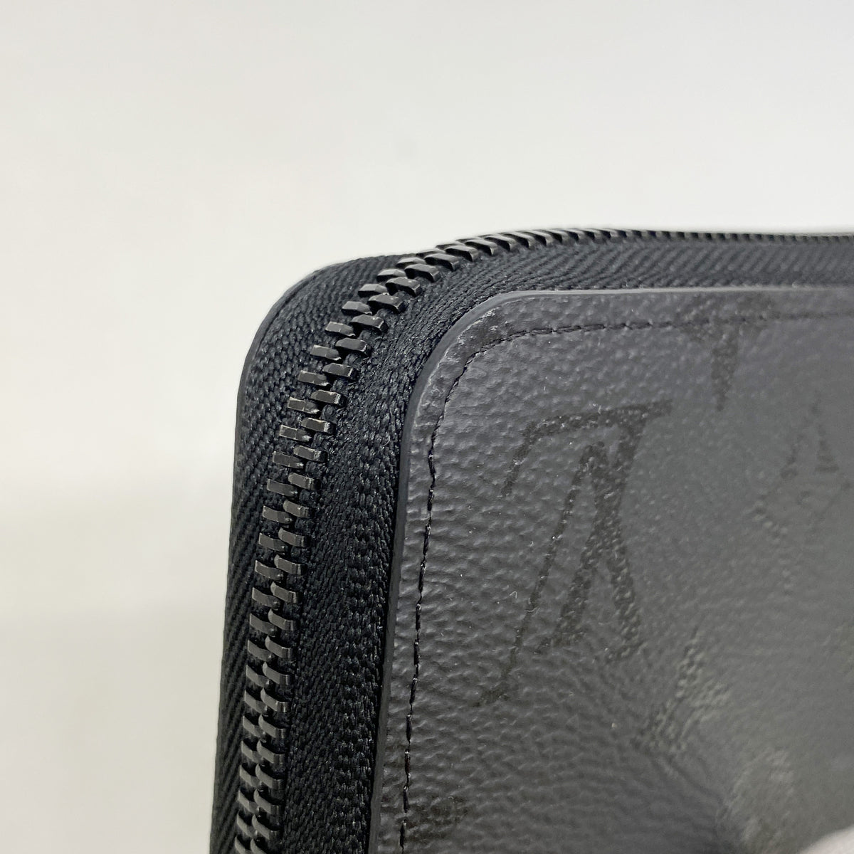 【6ic3025】ルイヴィトン 長財布 モノグラム・ミッドナイト ジッピーウォレットホリゾンタル M28048 ブラック【中古】メンズ
