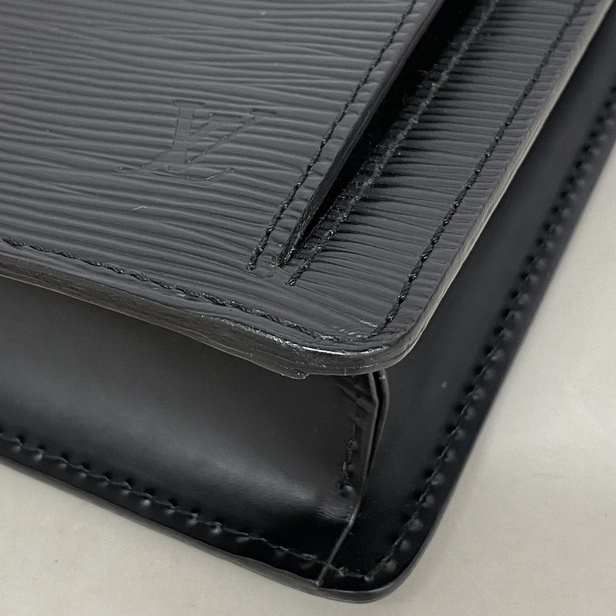 【6ic3035】ルイヴィトン クラッチバッグ エピ ポシェットセリエドラゴンヌ M52762 ノワール【中古】メンズ