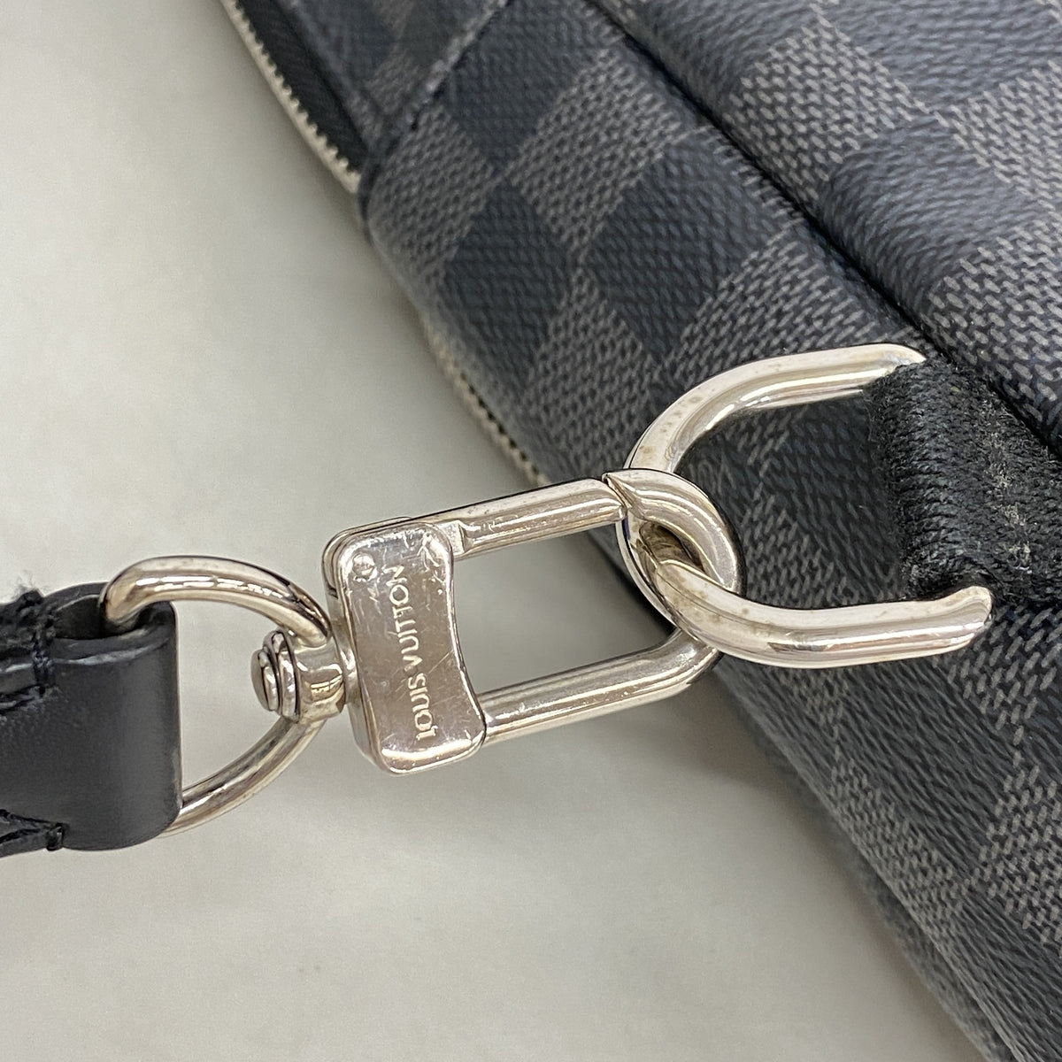 【6ic3039】ルイヴィトン ボディバッグ ダミエ・グラフィット アヴェニュースリングバッグ N41719 ブラック グレー【中古】メンズ