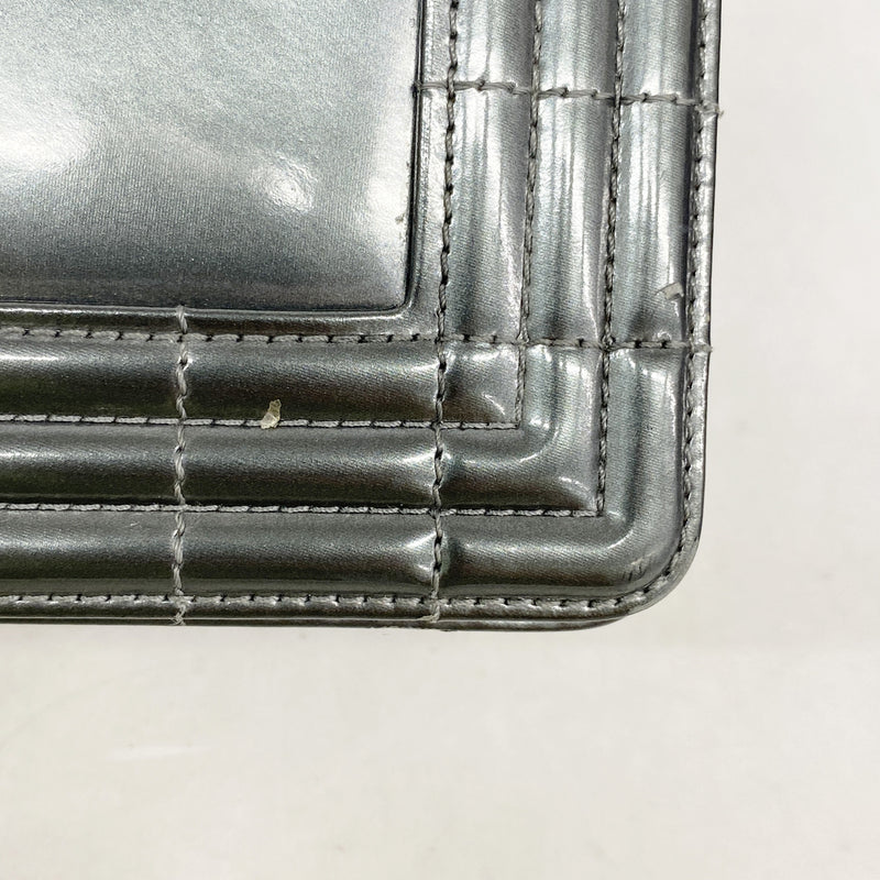 【6ic3049】シャネル ショルダーバッグ ボーイシャネル チェーンショルダー パテントレザー グレー シルバー金具【中古】レディース